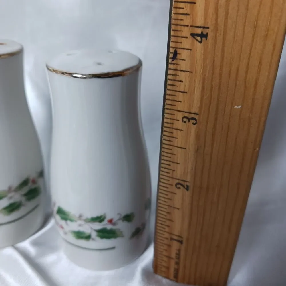 ROYAL LIMITED HOLLY HOLIDAY SALT & PEPPER SHAKER SET